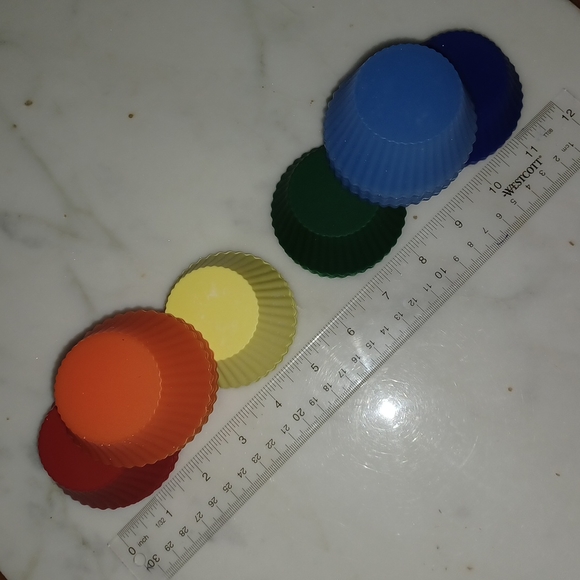 Rainbow Silicone Cupcake Liners set of 23 Reuseable Cupcake liners new with tags - Picture 2 of 6